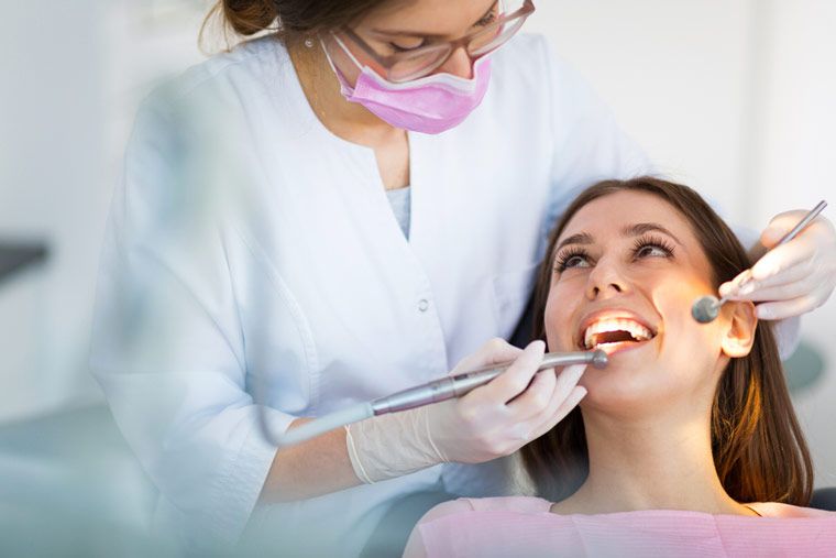 Dr. Erika Devenyi Ihre Zahnärztin in Wien 22